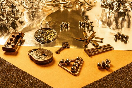 Recent Toys The Alchemist, Iron - IQ Puzzel