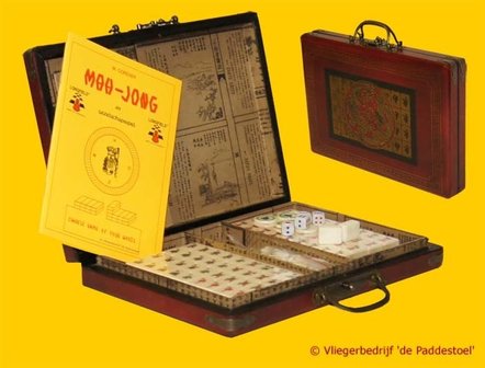 Mah Jong M in rode houten koffer